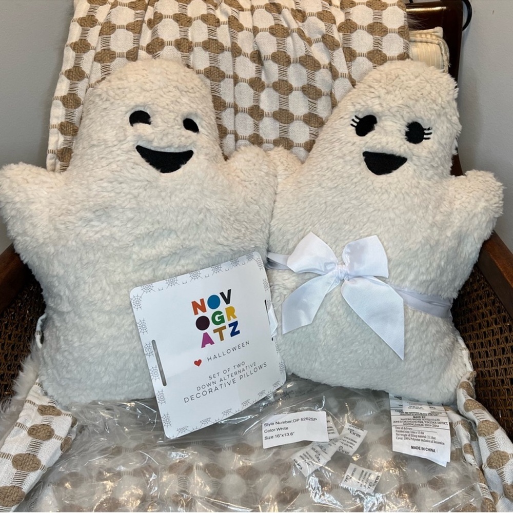NWT Novogratz | Viral Set of 2 Sherpa Ghost Pillows